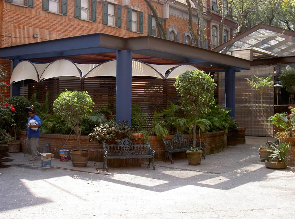Plaza Escenaria - Patio y Área Común Comercial por Durandal